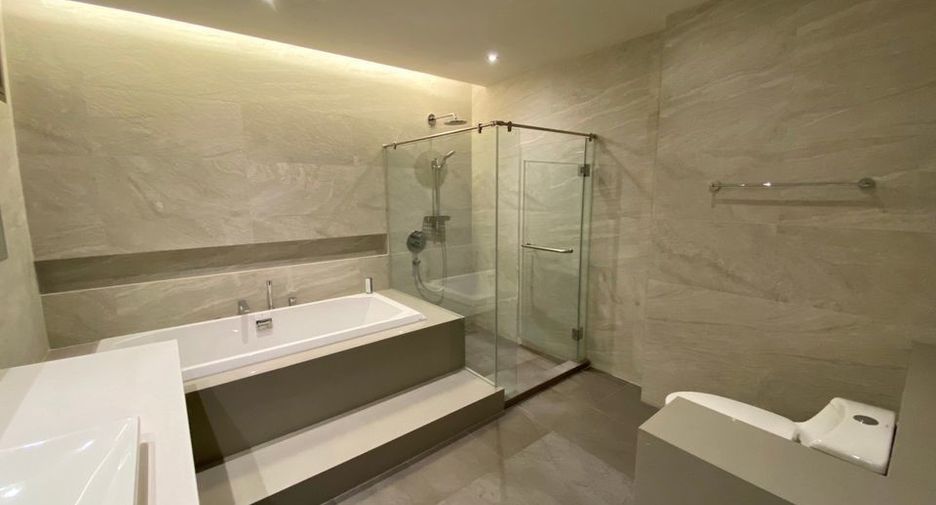 For rent 3 bedrooms condo in Yan Nawa, Bangkok