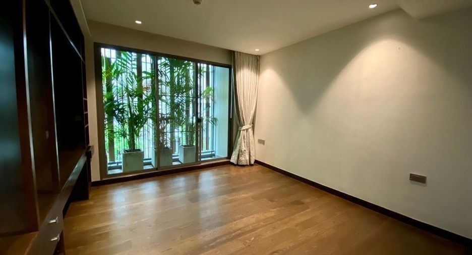 For rent 3 bedrooms condo in Yan Nawa, Bangkok