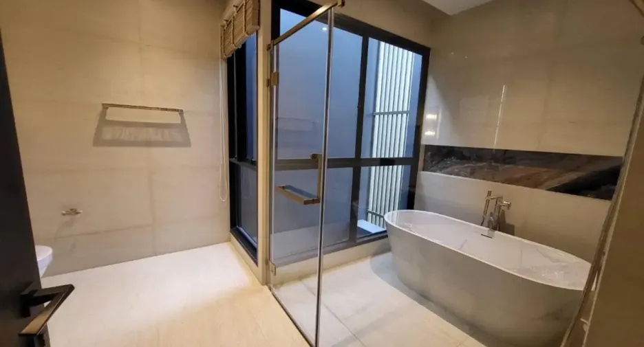 For rent 3 bedrooms house in Bang Kapi, Bangkok