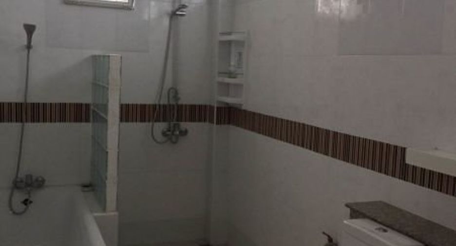 À louer et à vendre 5 chambres maison à Bang Lamung, Chonburi