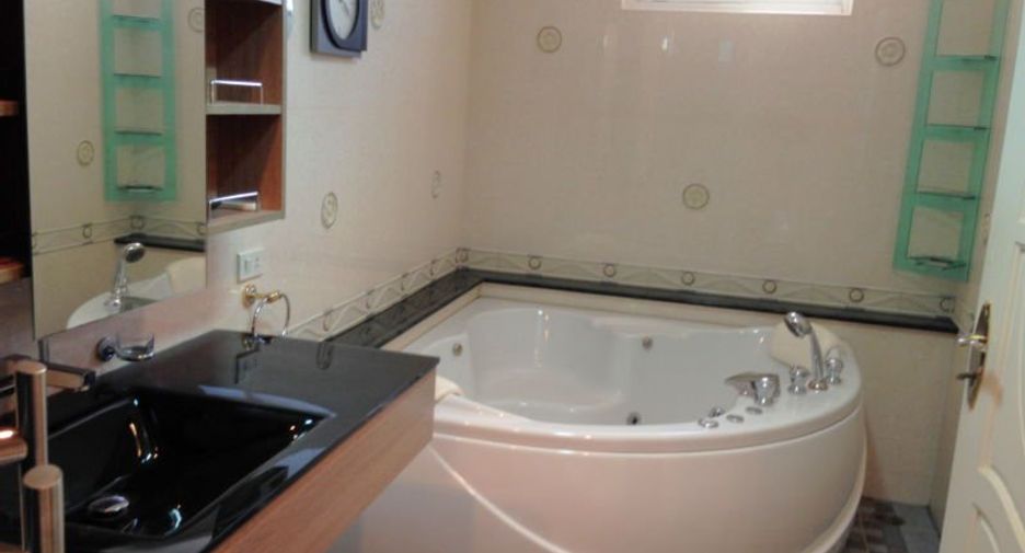 For rent 2 bedrooms house in Bang Lamung, Chonburi