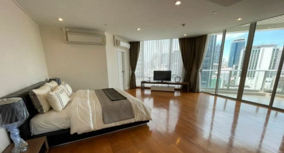 For rent 3 bed condo in Bang Rak, Bangkok