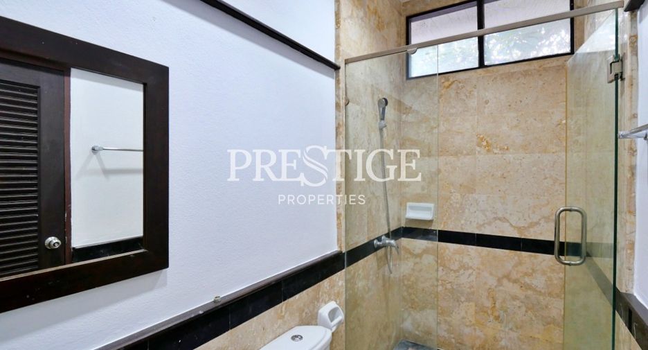 For sale そして for rent 4 ベッドルーム house in East Pattaya, Pattaya