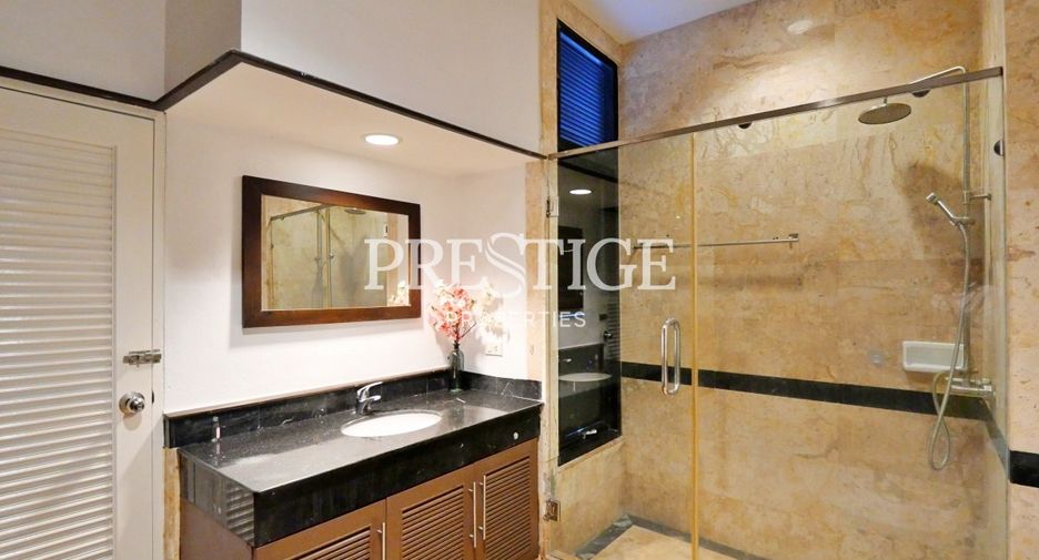 For sale そして for rent 4 ベッドルーム house in East Pattaya, Pattaya