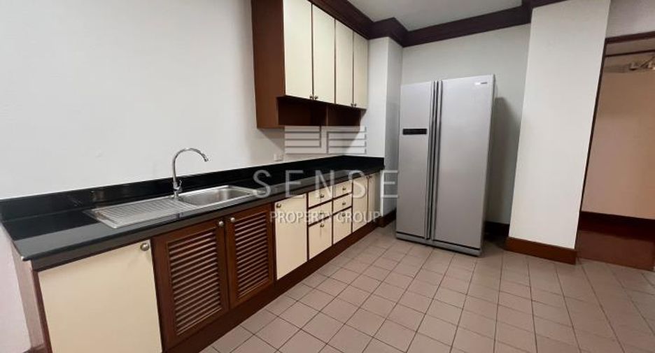 For rent 3 bedrooms condo in Khlong Toei, Bangkok