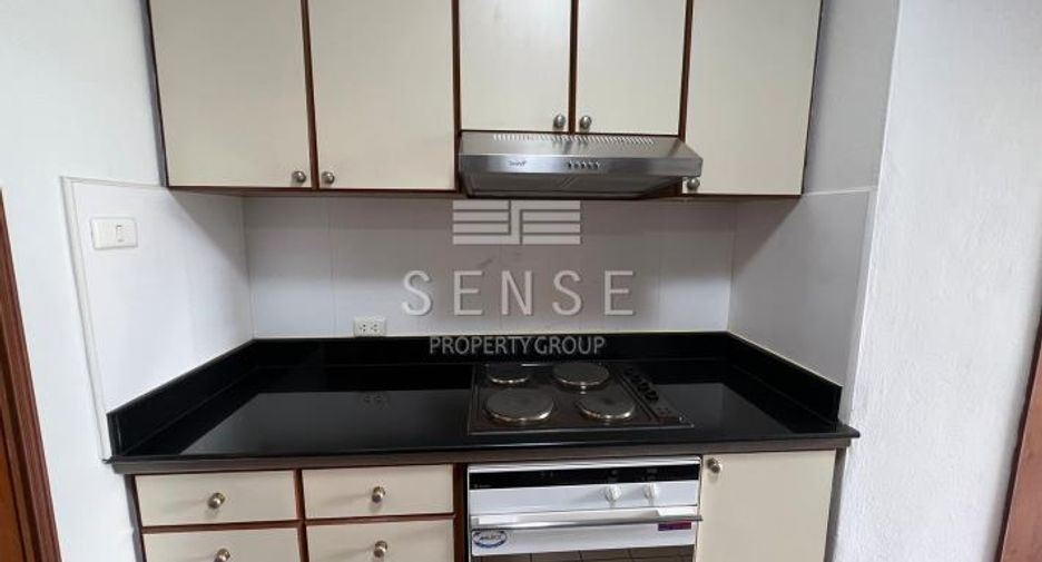 For rent 3 bedrooms condo in Khlong Toei, Bangkok