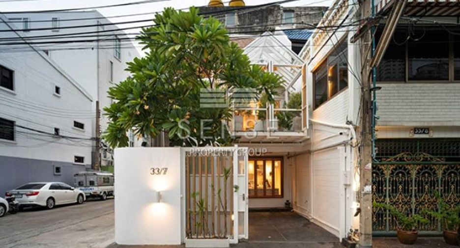 For rent 5 bedrooms townhouse in Watthana, Bangkok