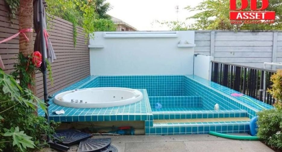 For rent and for sale 3 bed house in Bangkok Noi, Bangkok