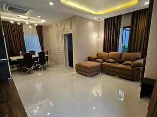 For sale 5 bed house in Mueang Pathum Thani, Pathum Thani