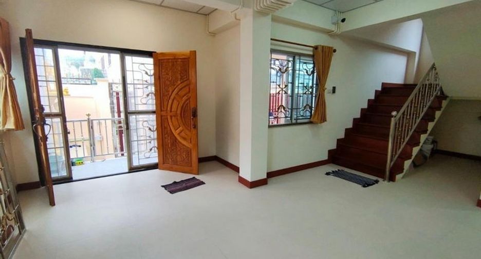 For rent 7 Beds house in Khlong Toei, Bangkok