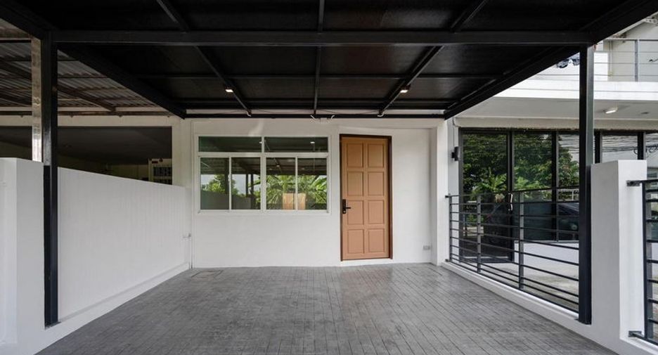 For sale and for rent 4 bed townhouse in Lat Phrao, Bangkok