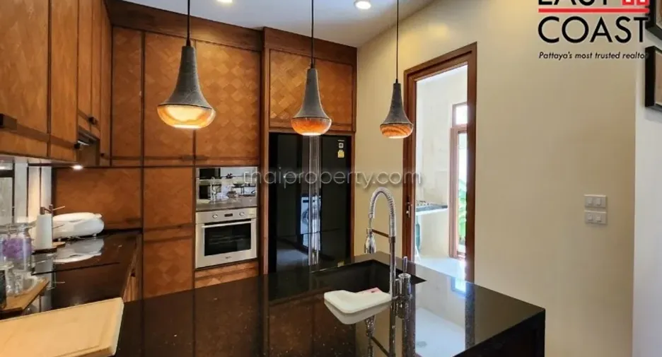 For sale 4 bedrooms house in Na Jomtien, Pattaya