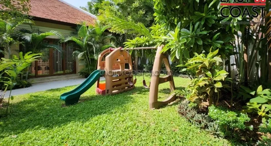 For sale 4 bedrooms house in Na Jomtien, Pattaya
