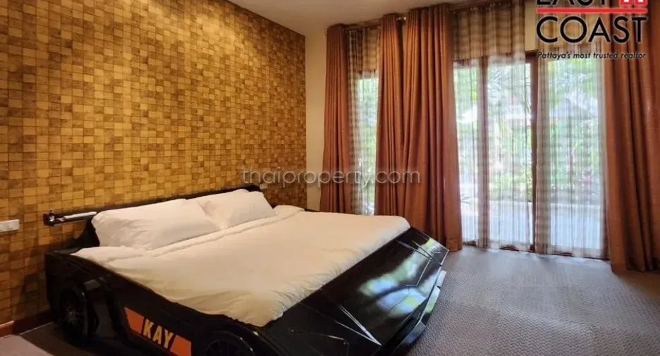 For sale 4 bedrooms house in Na Jomtien, Pattaya