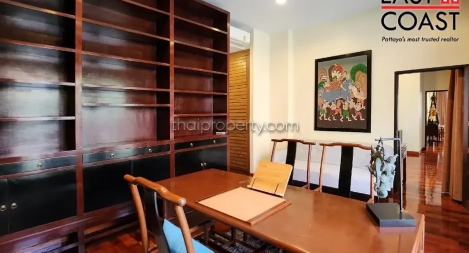 For sale 4 bedrooms house in Na Jomtien, Pattaya