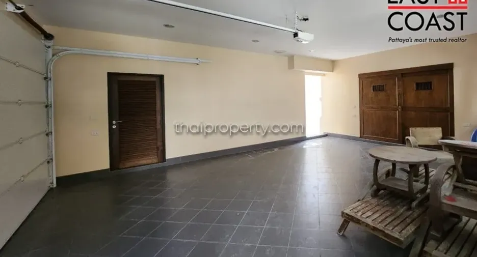 For sale 4 bedrooms house in Na Jomtien, Pattaya