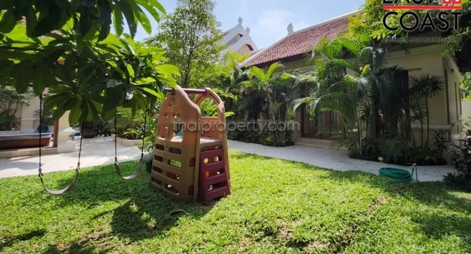 For sale 4 bedrooms house in Na Jomtien, Pattaya