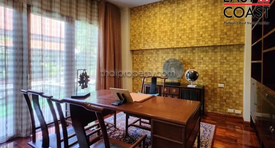 For sale 4 bedrooms house in Na Jomtien, Pattaya