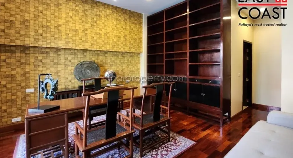 For sale 4 bedrooms house in Na Jomtien, Pattaya