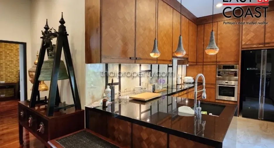 For sale 4 bedrooms house in Na Jomtien, Pattaya