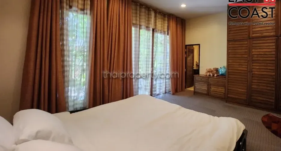 For sale 4 bedrooms house in Na Jomtien, Pattaya