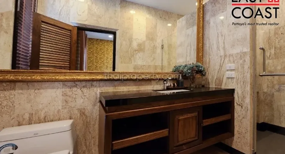 For sale 4 bedrooms house in Na Jomtien, Pattaya