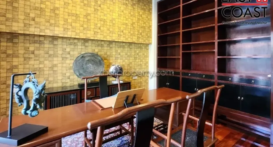 For sale 4 bedrooms house in Na Jomtien, Pattaya
