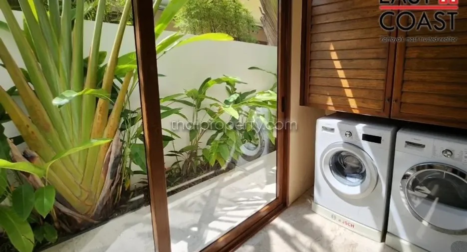 For sale 4 bedrooms house in Na Jomtien, Pattaya