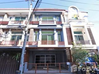 For sale 3 bed townhouse in Lat Phrao, Bangkok