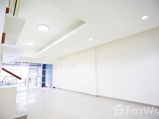 For sale 3 bed townhouse in Lat Phrao, Bangkok