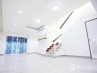 For sale 3 bed townhouse in Lat Phrao, Bangkok
