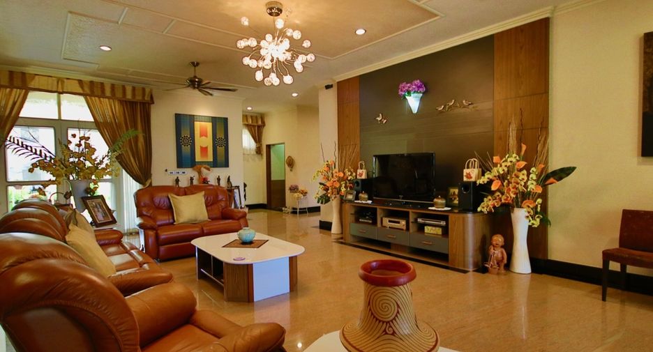 For sale 3 bed house in Bang Lamung, Chonburi