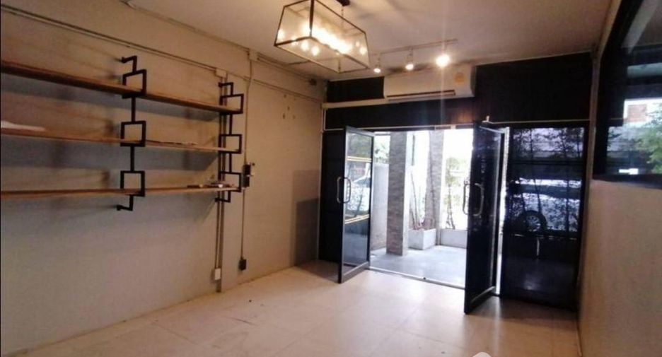 For rent 4 bed townhouse in Bang Lamung, Chonburi