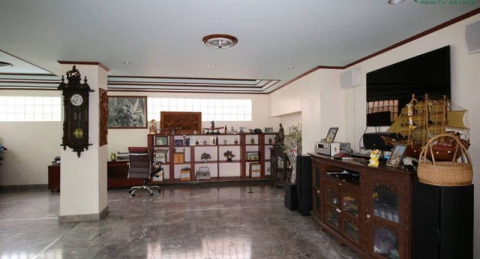 For sale 3 bedrooms house in Mueang Pathum Thani, Pathum Thani