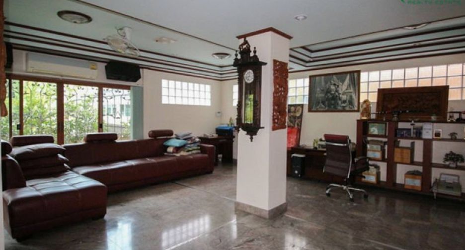 For sale 3 bedrooms house in Mueang Pathum Thani, Pathum Thani