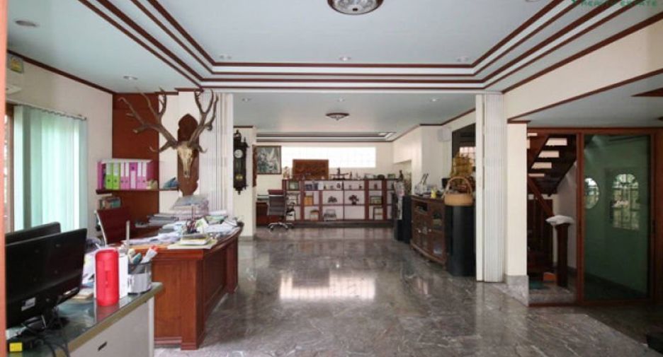 For sale 3 bedrooms house in Mueang Pathum Thani, Pathum Thani