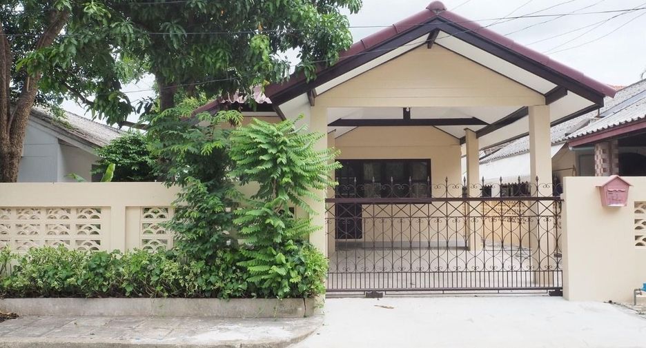 For rent 2 bed house in Saphan Sung, Bangkok