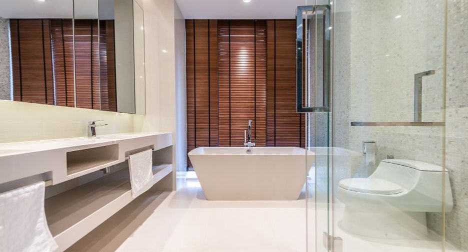 For rent 2 bedrooms condo in Khlong Toei, Bangkok