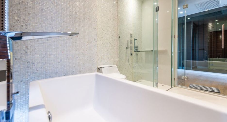 For rent 2 bedrooms condo in Khlong Toei, Bangkok