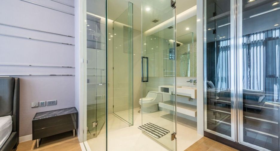For rent 2 bedrooms condo in Khlong Toei, Bangkok