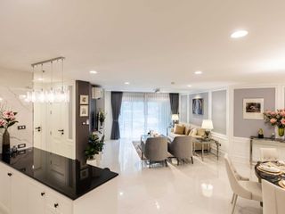 For sale 5 Beds condo in Huai Khwang, Bangkok