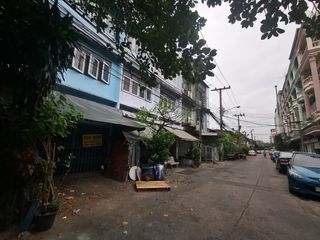 For rent and for sale 3 bedrooms retail Space in Bang Kho Laem, Bangkok