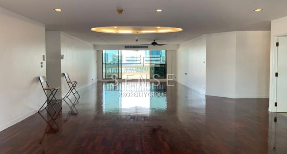 For rent 4 bedrooms condo in Khlong Toei, Bangkok