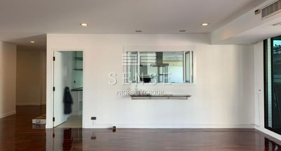 For rent 4 bedrooms condo in Khlong Toei, Bangkok