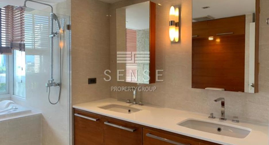 For rent 4 bedrooms condo in Khlong Toei, Bangkok
