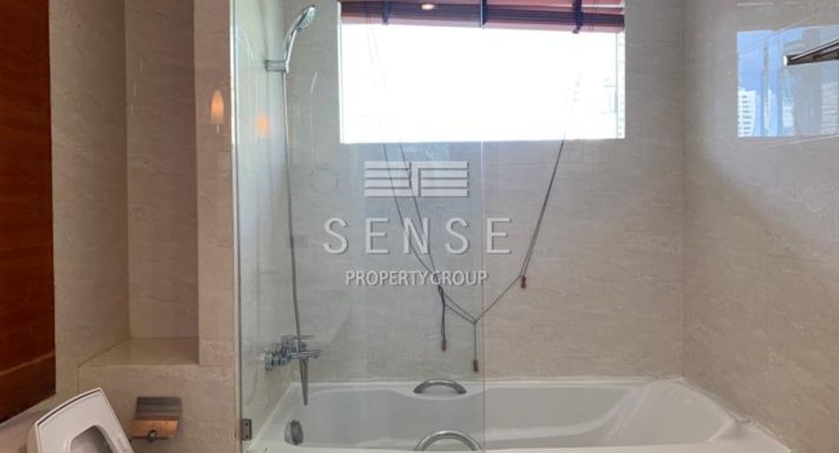 For rent 4 bedrooms condo in Khlong Toei, Bangkok