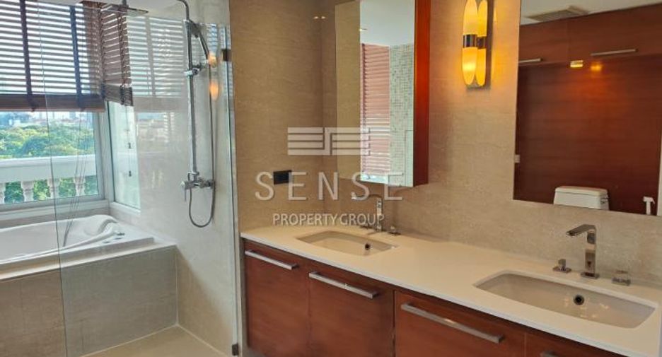 For rent 4 bedrooms condo in Khlong Toei, Bangkok