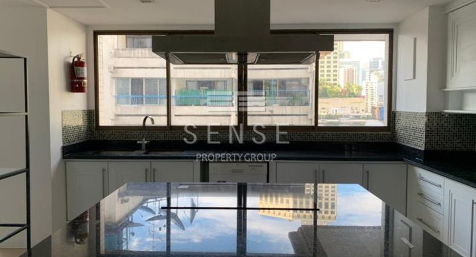 For rent 4 bedrooms condo in Khlong Toei, Bangkok