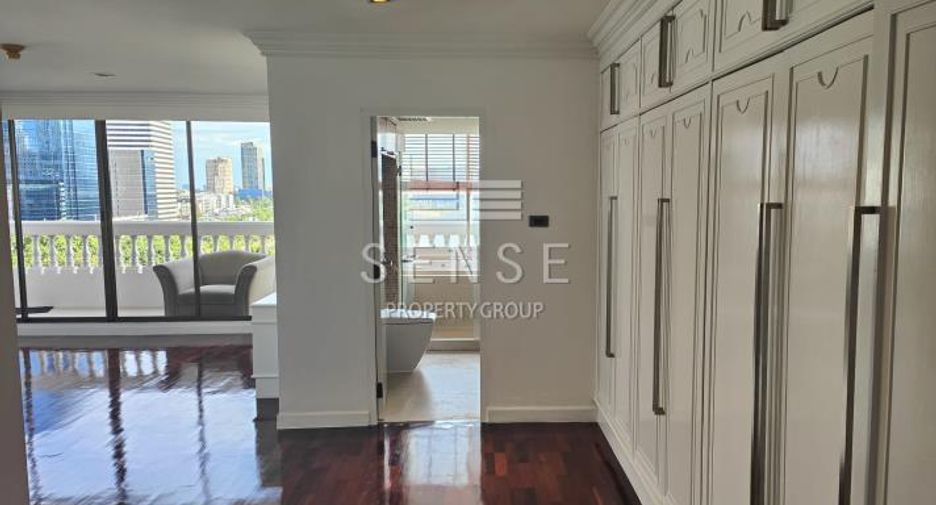 For rent 4 bedrooms condo in Khlong Toei, Bangkok
