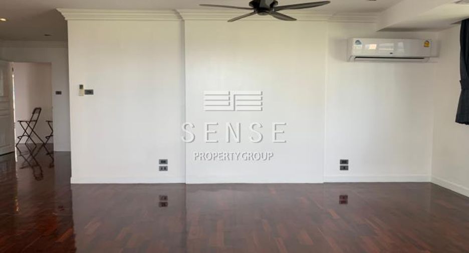 For rent 4 bedrooms condo in Khlong Toei, Bangkok
